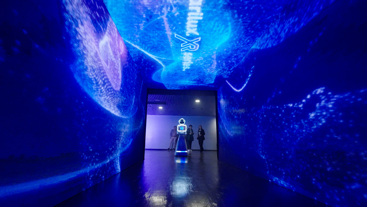Túnel inmersivo con pantallas LED